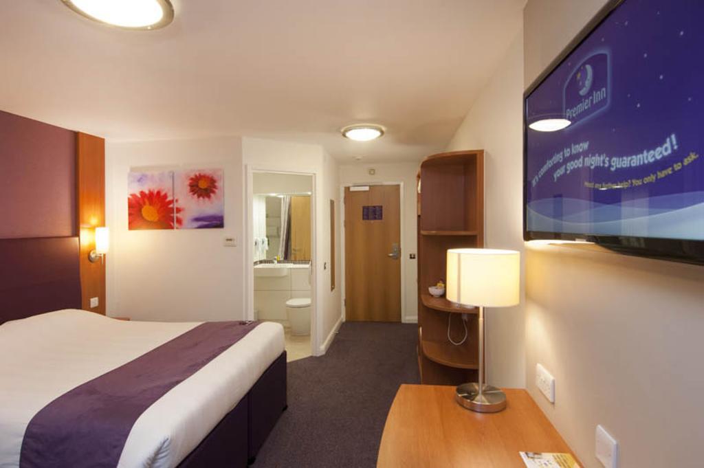 Premier Inn Cobham Cobham  Exterior foto